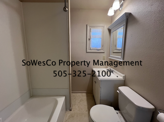 Building Photo - Single Family Two Bedroom Home