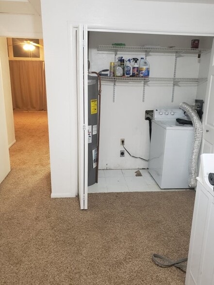 washer & dryer in 2nd bedroom - 4553 Canyon Loop