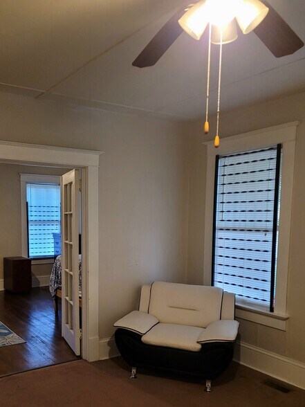 featured portion and living and bed rooms - 2763 Vineville Ave