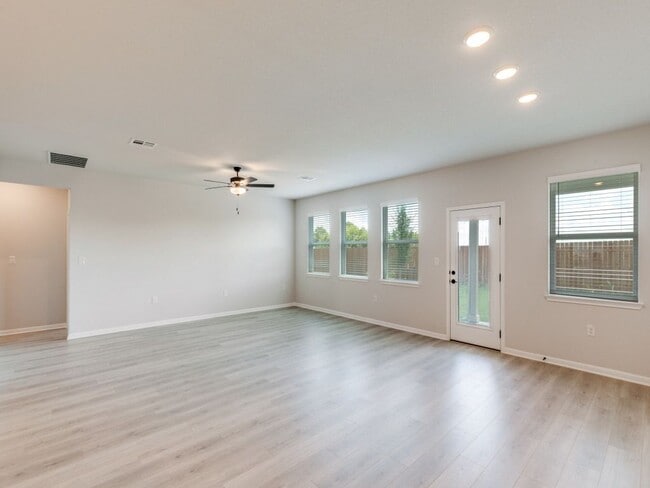 Building Photo - 1529 Purple Martin Dr