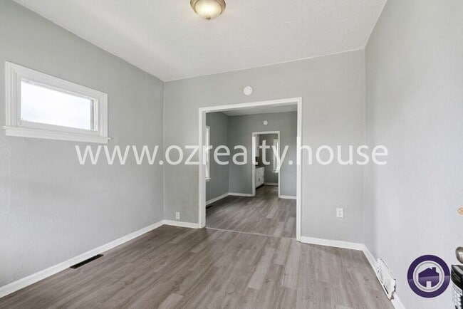 Building Photo - 207 Pulaski St