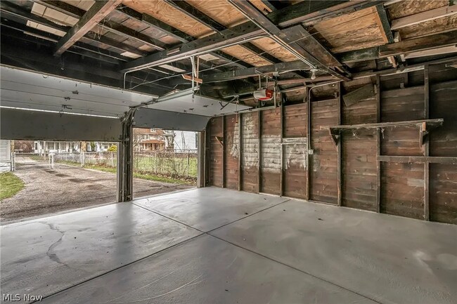 Building Photo - 5614 Drake Ave
