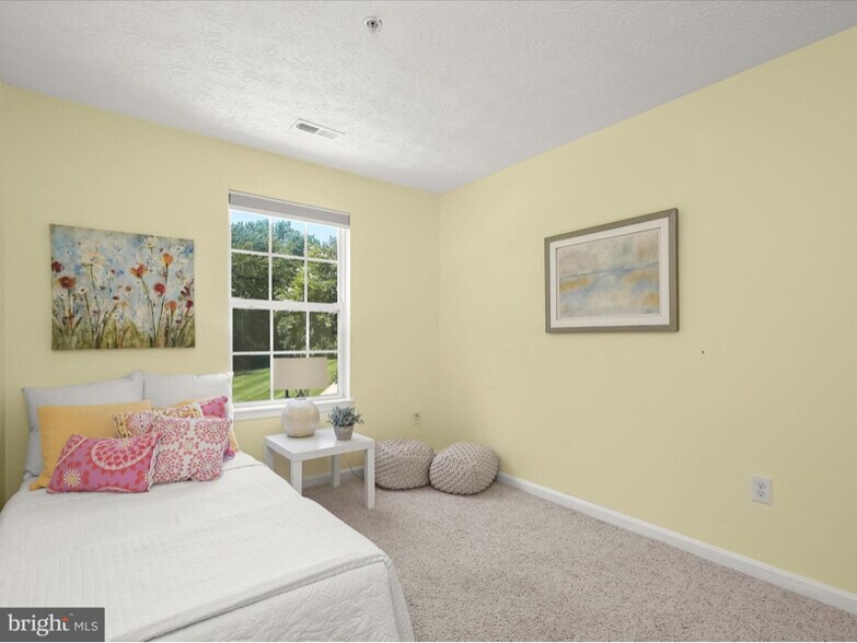 Building Photo - 10 Ironstone Ct