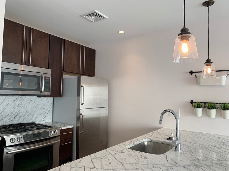 Building Photo - 1634 14th St NW