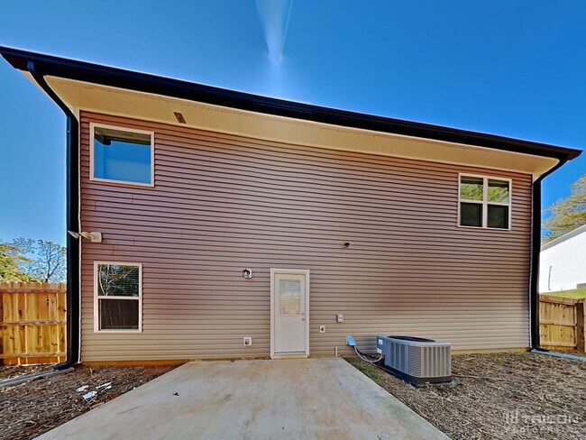 Building Photo - 61 Pamela Way