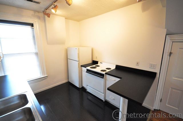 Kitchen - 321 E Livingston Ave