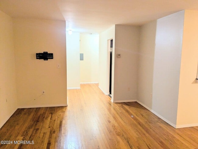 Building Photo - 364 Westwood Ave