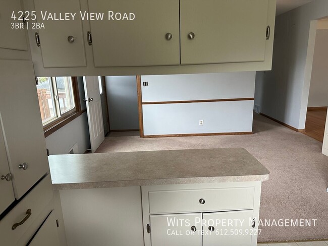 Building Photo - 4225 Valley View Rd