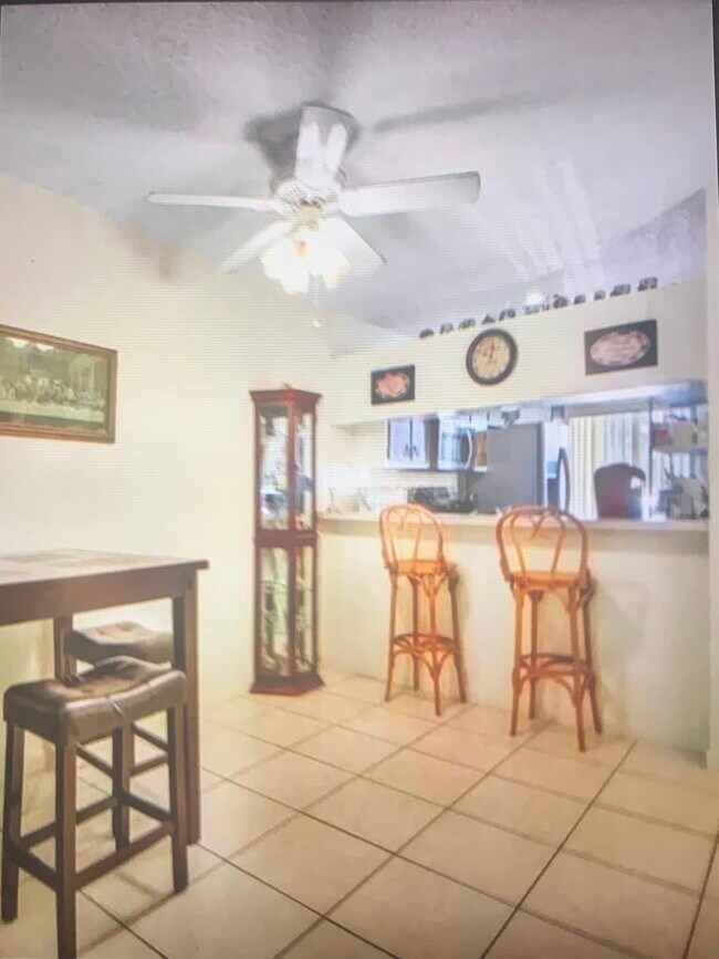 Building Photo - 4608 SE 4th Pl