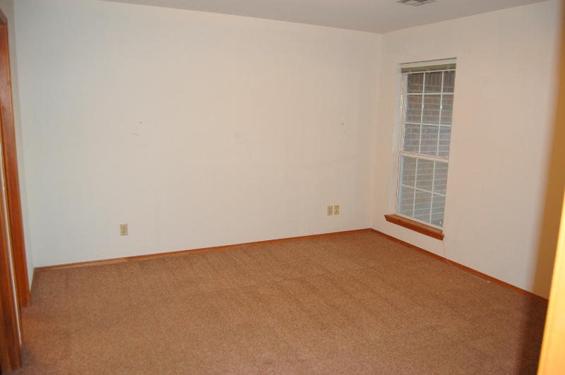 Building Photo - 1221 Jeannie Ln