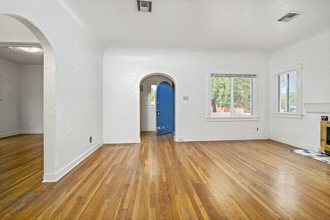 Building Photo - 2401