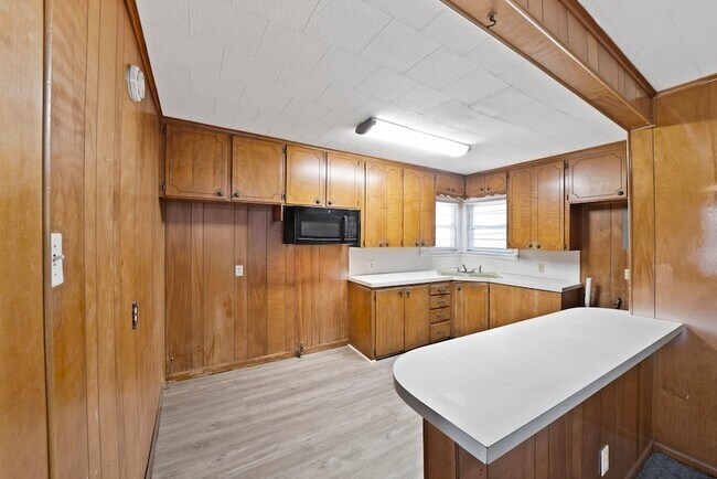 Building Photo - 2309 8th Ave