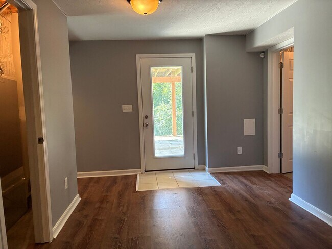 Building Photo - **ELIZABETHTOWN INDEPENDENT SCHOOL DISTRICT**