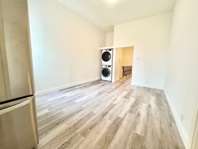 Building Photo - 963 Oak