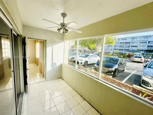 Building Photo - 330 SE 2nd St