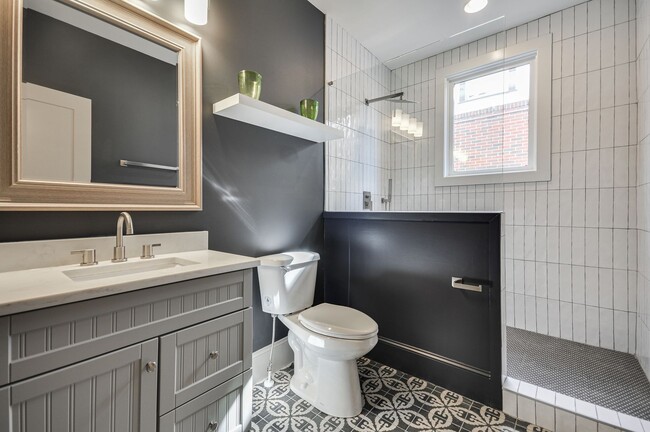 Building Photo - Beautifully Updated 1bd/1ba Condo in Midto...