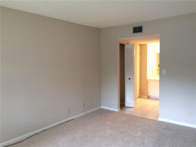 Building Photo - 4374 NW 9th Ave