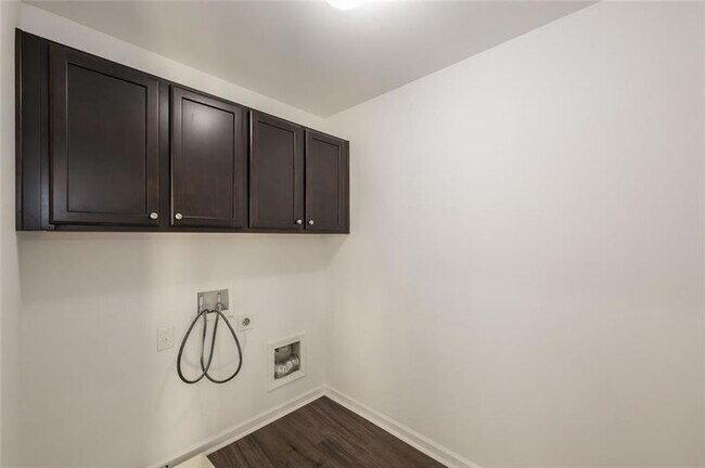 Building Photo - 2341 Attewood Dr