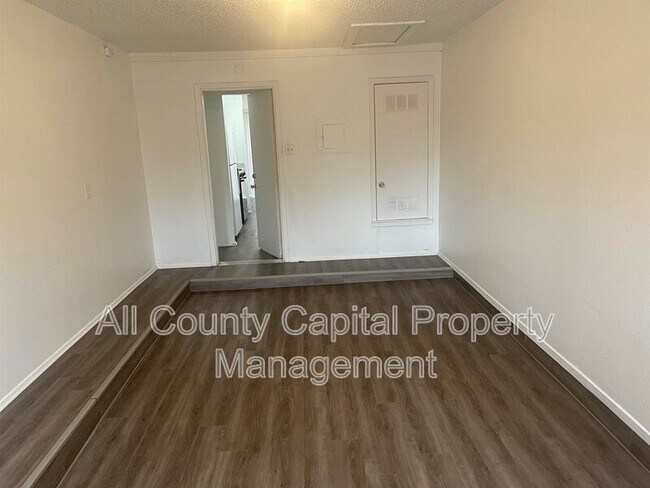 Building Photo - 5105 Teri Rd