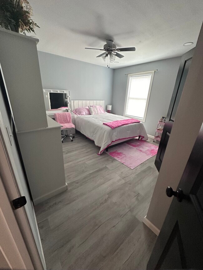 Building Photo - Brooks Street Quadplex - Fyffe
