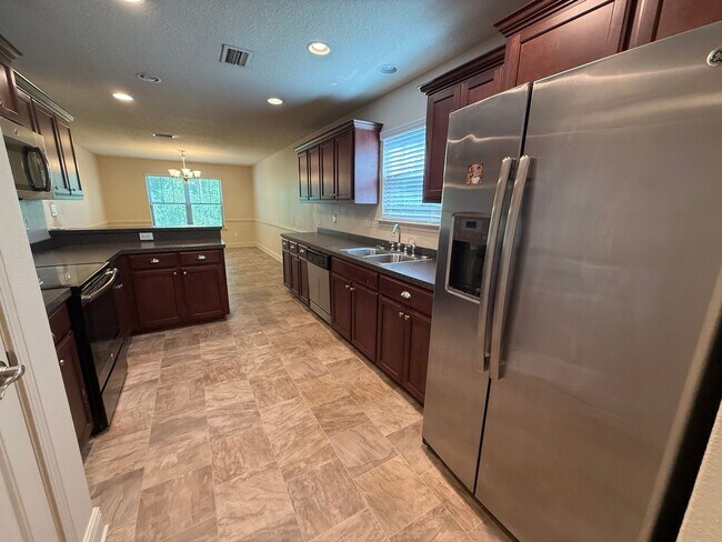 Building Photo - Pensacola - Weatherstone - 4 bedroom, 2.5 ...