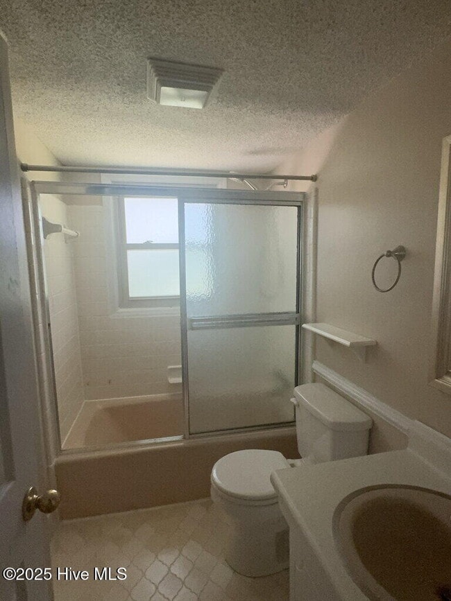 Building Photo - 203 King Richard Ct