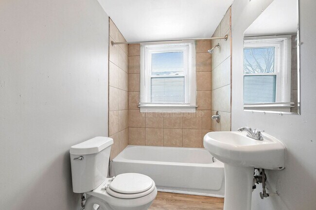 Building Photo - 701 Hazel St