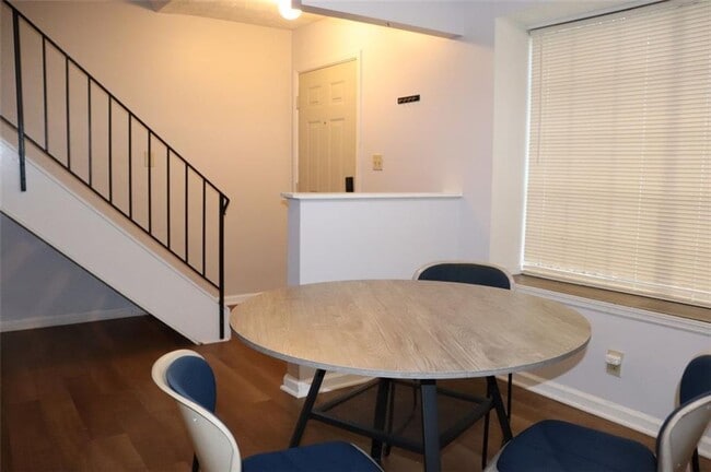 Primary Photo - 2572 Stratford Ln