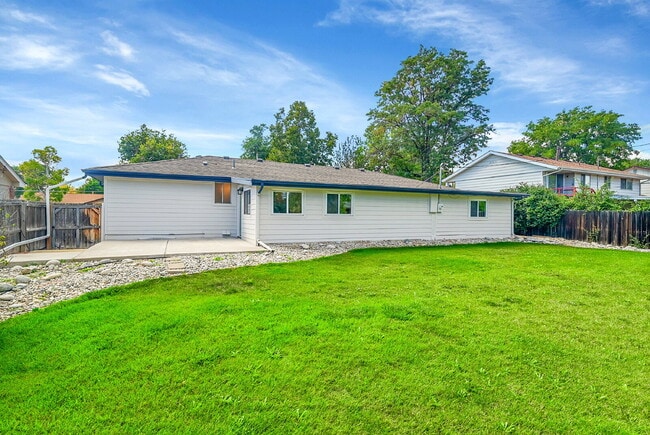 Building Photo - $3,195.00, 4 bed, 3 bath located in Arvada.