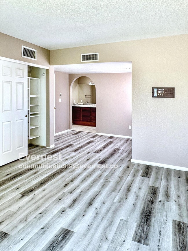Building Photo - 2457 N Ironwood Ridge Dr