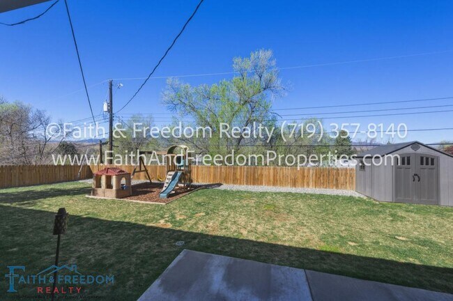 Building Photo - 260 Everett Dr