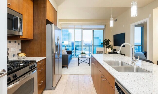 Building Photo - 2001 Lincoln St