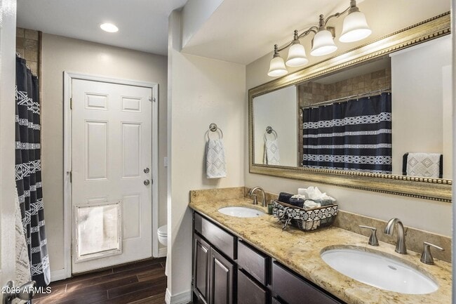 Building Photo - 221 W Sweetwater Ave