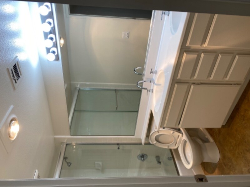 Building Photo - 13002 Riverside Dr