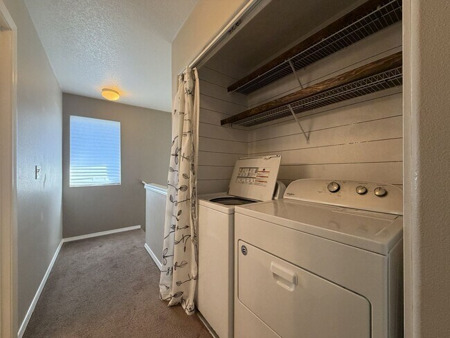 Building Photo - 5042 NE Schoeler Cir