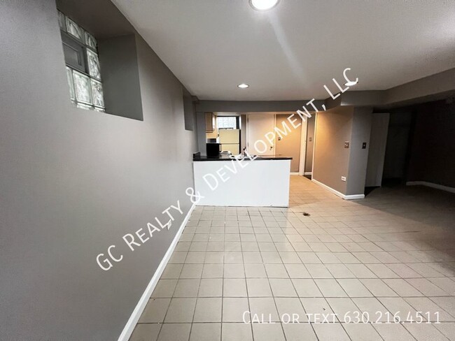Building Photo - 2227 N Clybourn Ave