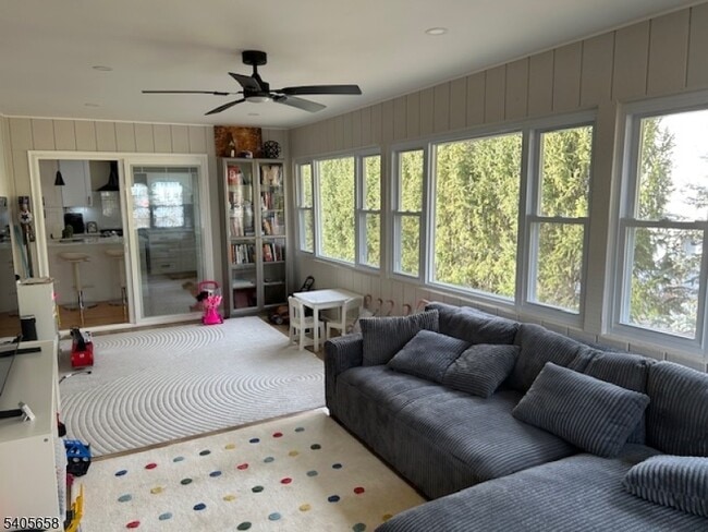 Building Photo - 23 Old Farm Rd