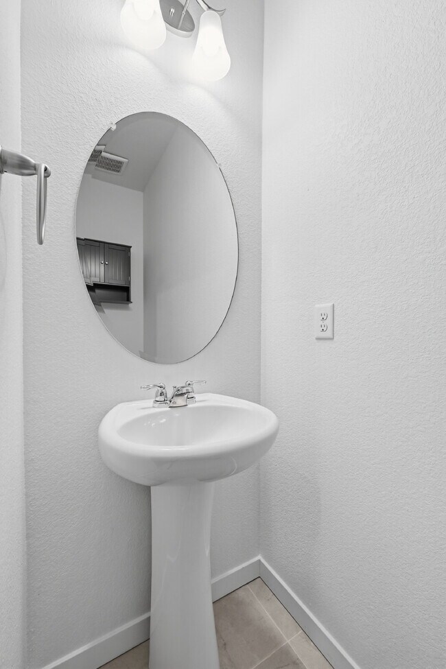 Building Photo - $2,695.95- 3 bed, 2.5 bath Home in Monument with Central AC and 2 Car Garage!