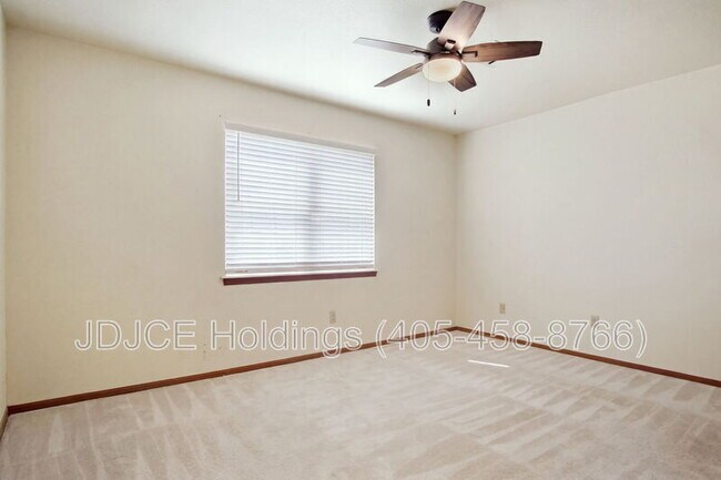 Building Photo - 431 W Curtis Dr