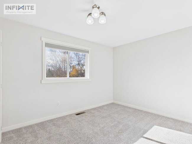 Building Photo - Great Four Bedroom! First Month Half Off!!