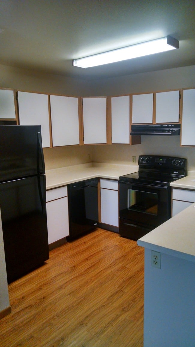 Building Photo - Rivertrail Apartments