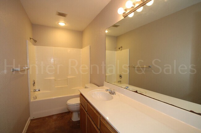 Building Photo - Cove Duplex