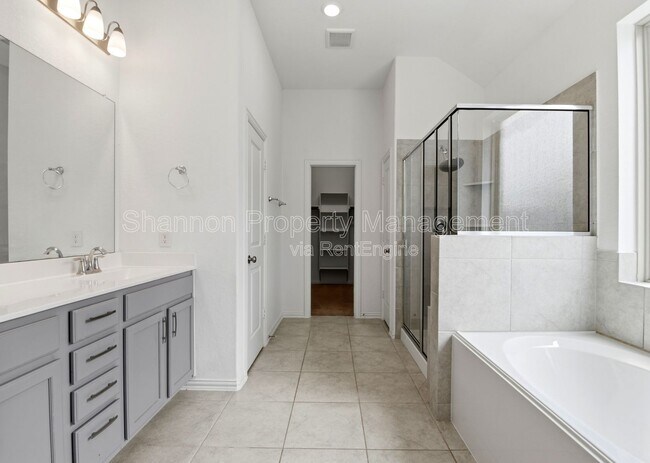 Building Photo - 1618 Rosedale Dr