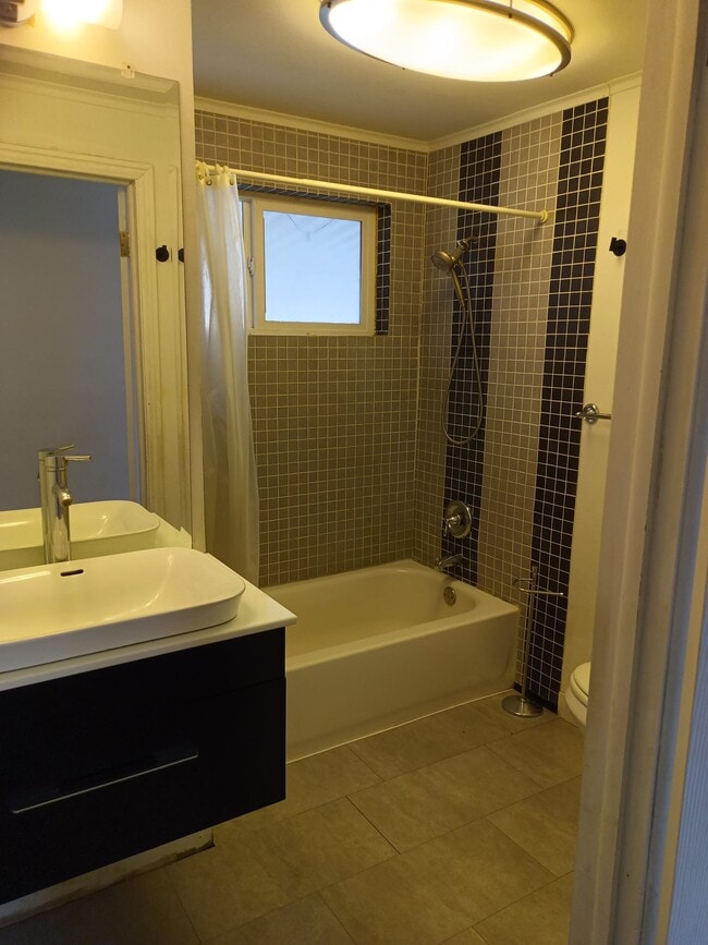 Building Photo - 2836 Canyon Rd