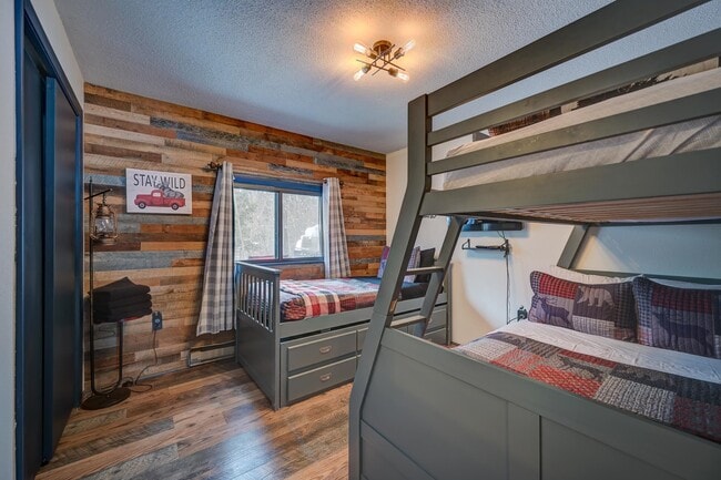 Building Photo - 46 Linderhof Golf Course Rd