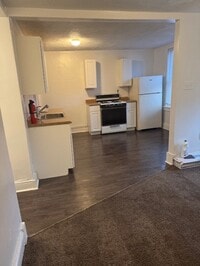 Building Photo - 122 W Main St