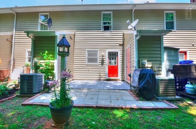 Building Photo - Centrally Located 2 Bedroom In Hillsborough With Great Updates!