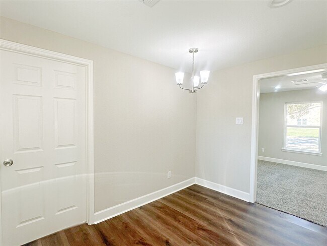 Building Photo - 415 7th Ave N