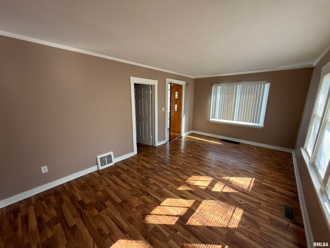 Building Photo - 1815 N Sheridan Rd