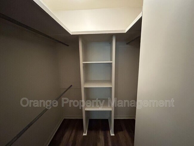 Building Photo - 204 Calhoun St